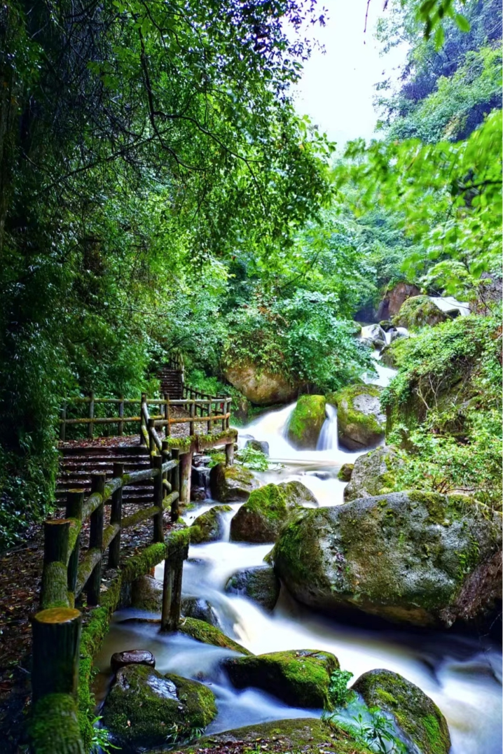 飲水思源話漢江旅游文化藝術(shù)博覽會(huì)第三站在襄陽成功舉辦